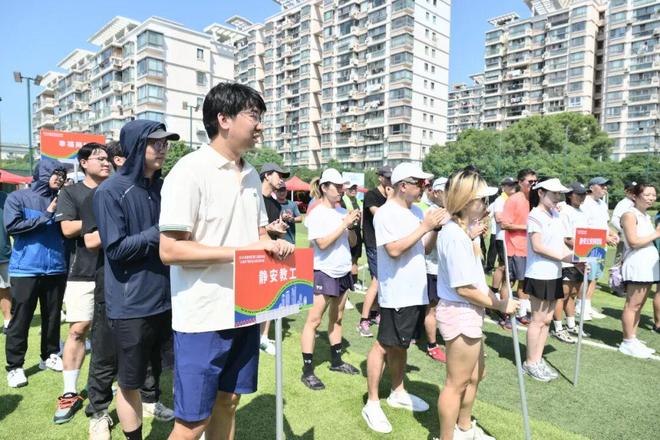 乐鱼网址一站式综合都会活动中间“网”聚精英第三届区运会“久博杯”网球总决赛举办(图2)